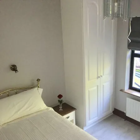 Δωμάτια σε οικογενειακή κατοικία Ivy House